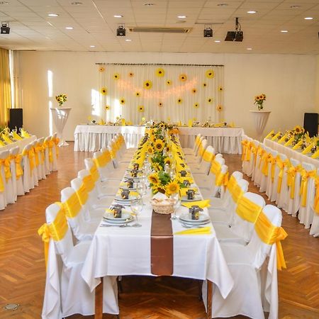שיופוק Hotel Magistern Konferencia Es Wellnesshotel מראה חיצוני תמונה