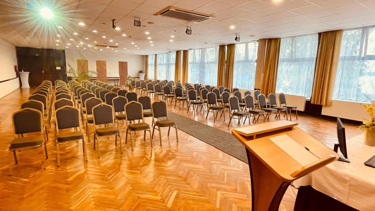 שיופוק Hotel Magistern Konferencia Es Wellnesshotel מראה חיצוני תמונה