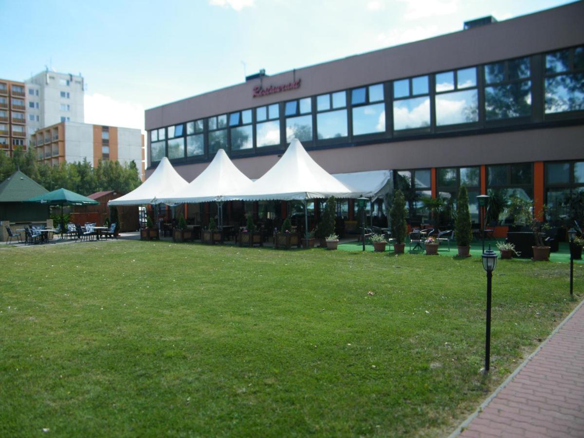 שיופוק Hotel Magistern Konferencia Es Wellnesshotel מראה חיצוני תמונה