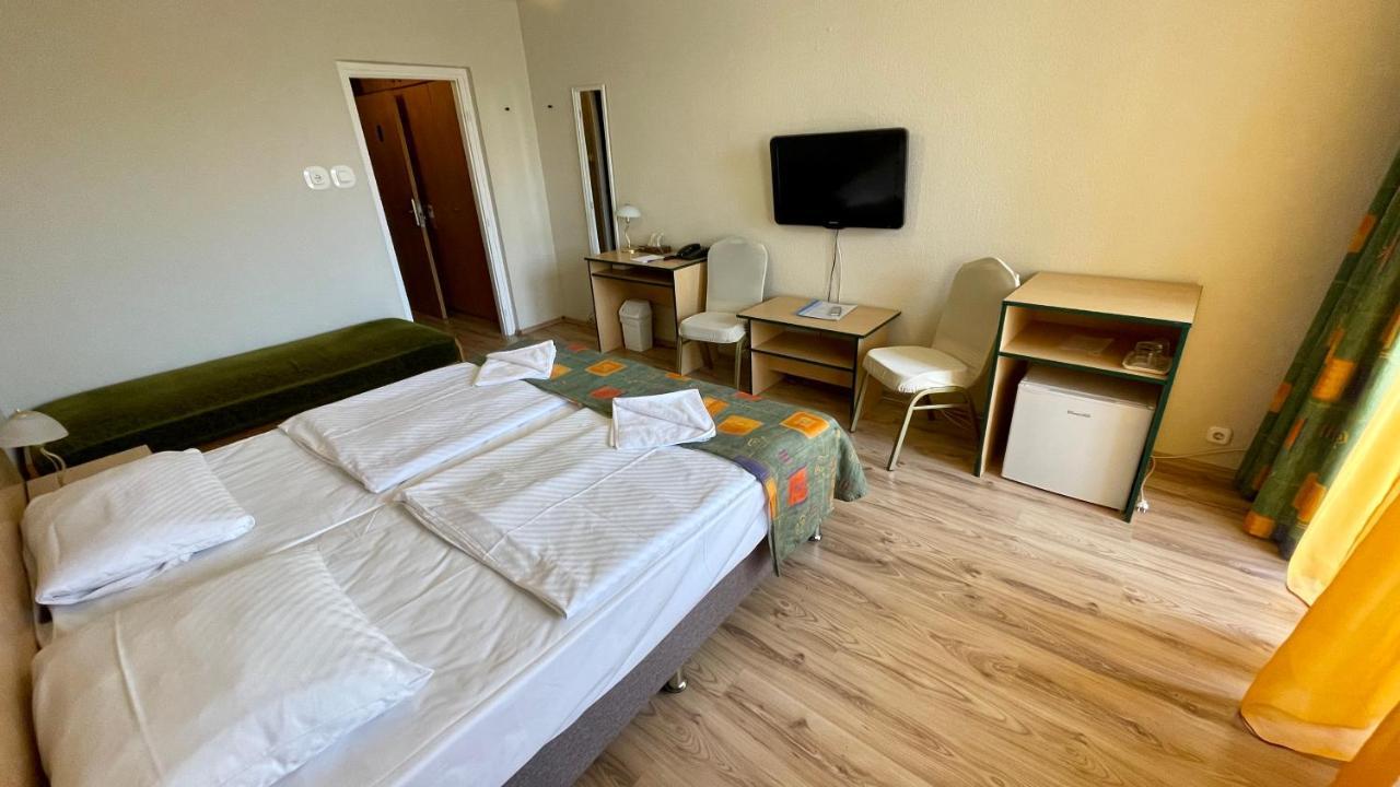 שיופוק Hotel Magistern Konferencia Es Wellnesshotel מראה חיצוני תמונה