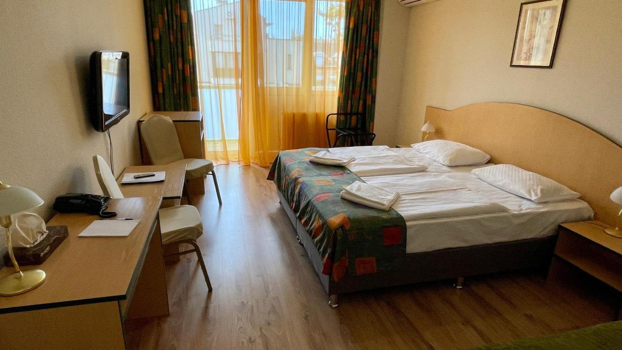 שיופוק Hotel Magistern Konferencia Es Wellnesshotel מראה חיצוני תמונה