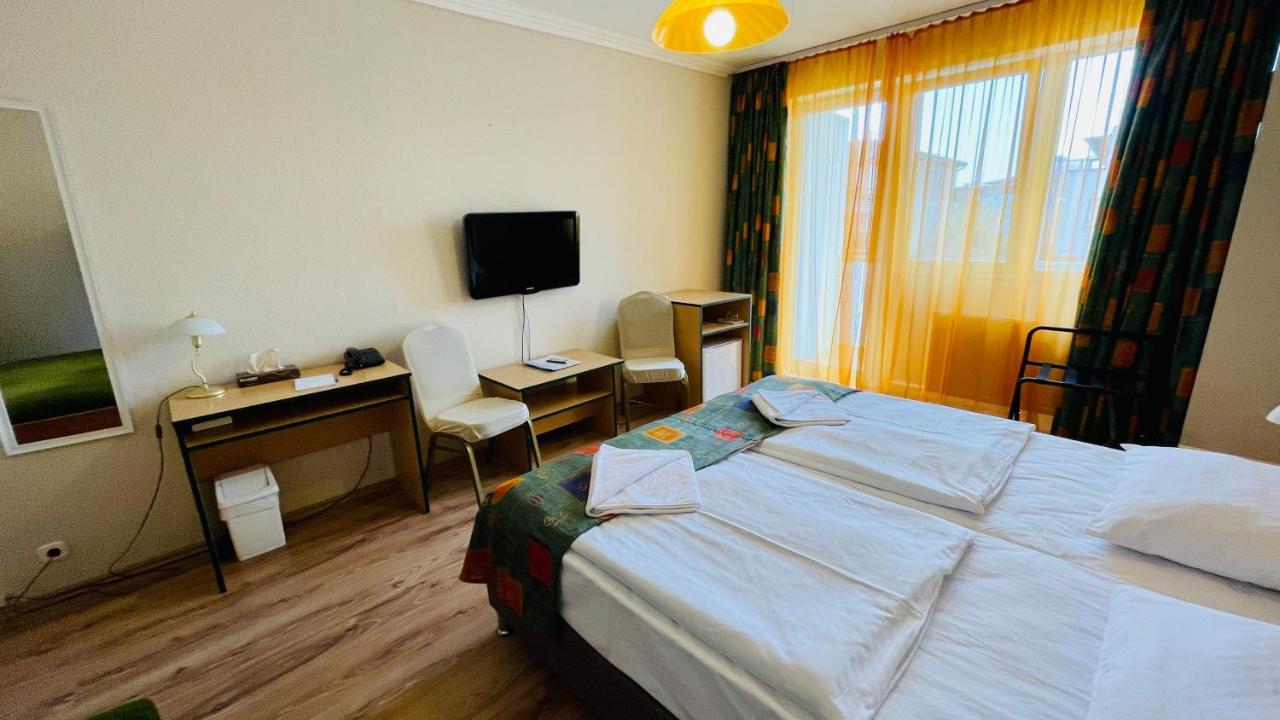 שיופוק Hotel Magistern Konferencia Es Wellnesshotel מראה חיצוני תמונה